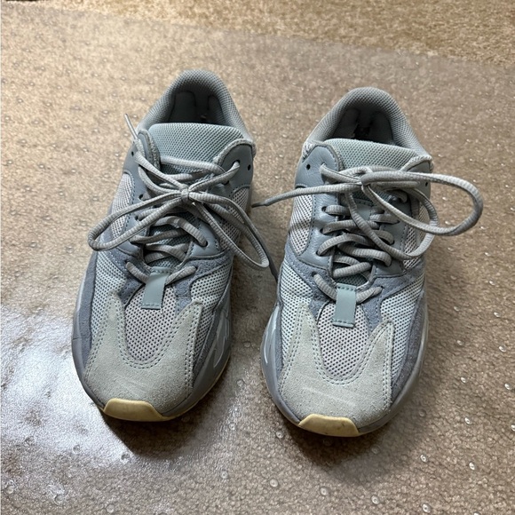 Yeezy Boost 700 Inertia - Picture 4 of 9